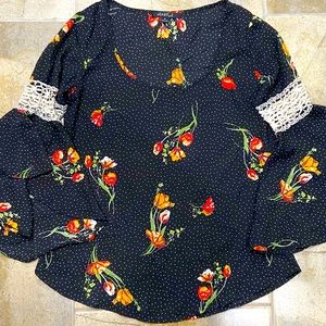 Stunning Floral Blouse🖤❤️🧡